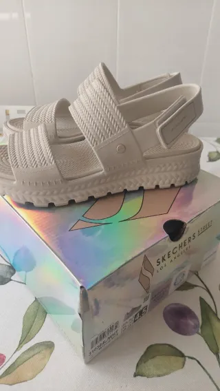 Sandalias Skechers Beige Mujer