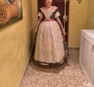 Traje de Fallera morado y rosa