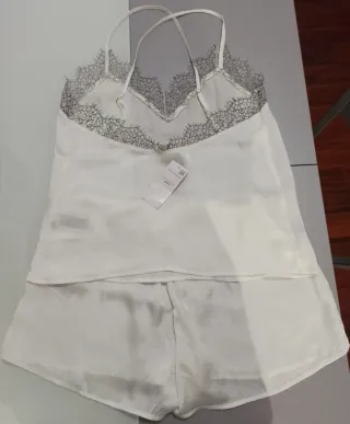 Conjunto lencero blanco con encaje
