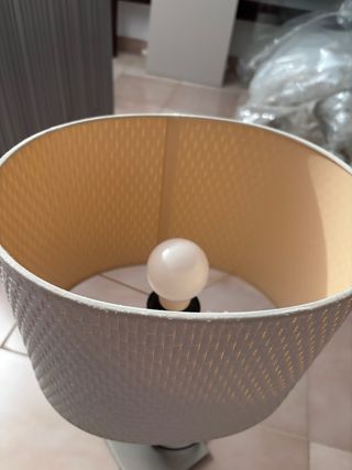 Lámpara de mesa tela y plástico
