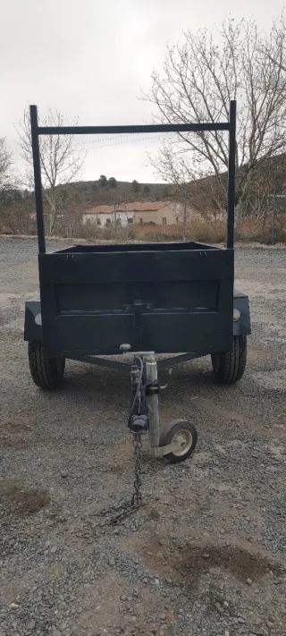 Remolque de carga tramed.