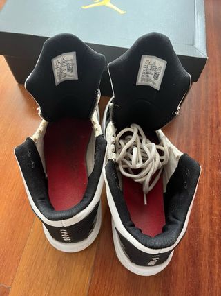 Jordan Max Aura 2 Negro Blanco