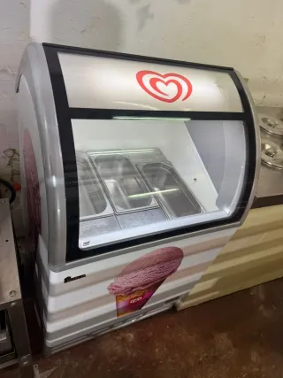 Congelador de helados con vitrina