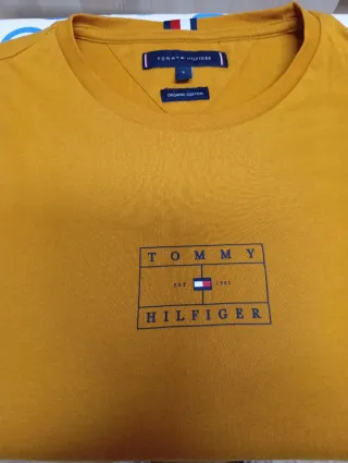 Camiseta Tommy Hilfiger Hombre  Color mostaza