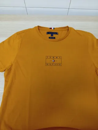 Camiseta Tommy Hilfiger Hombre  Color mostaza