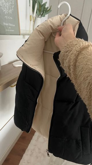 Chaleco reversible negro y beige Talla S