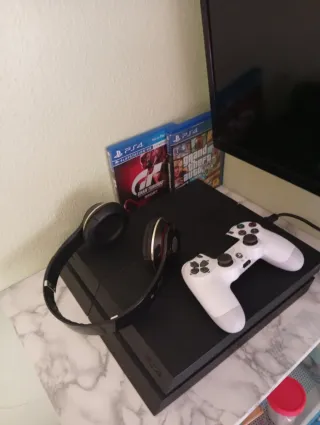 Consola PS4 Negra + Mando y Auriculares