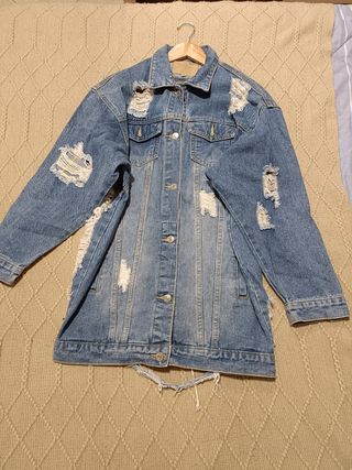 Chaqueta vaquera desgastada