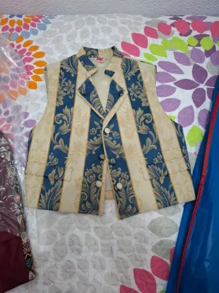 Traje y chaleco cartagenero