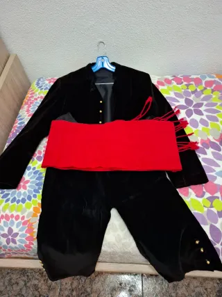 Traje y chaleco cartagenero