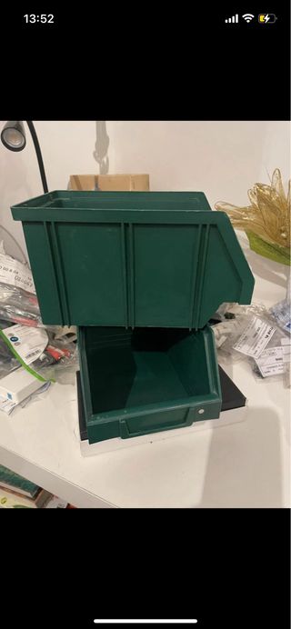 Contenitori impilabili verdi