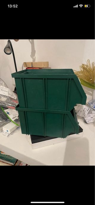 Contenitori impilabili verdi