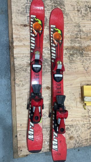 Esquís Big Foot con fijaciones