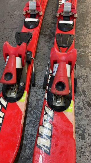 Esquís Big Foot con fijaciones