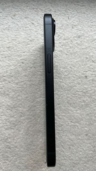 iPhone 15 Medianoche