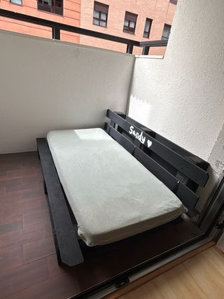 Cama para perro grande de madera estilo palet