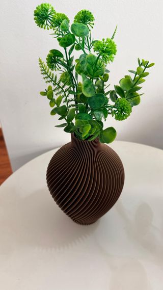 Vaso Decorativo com Design Ondulado