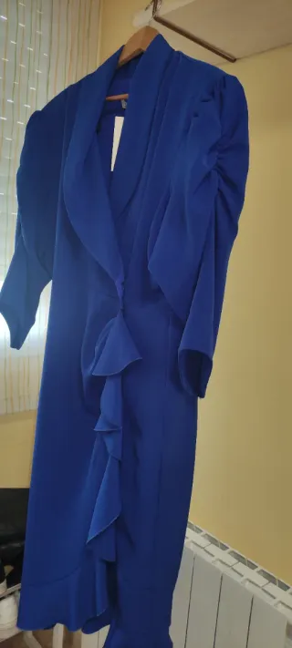 Vestido azul con volantes