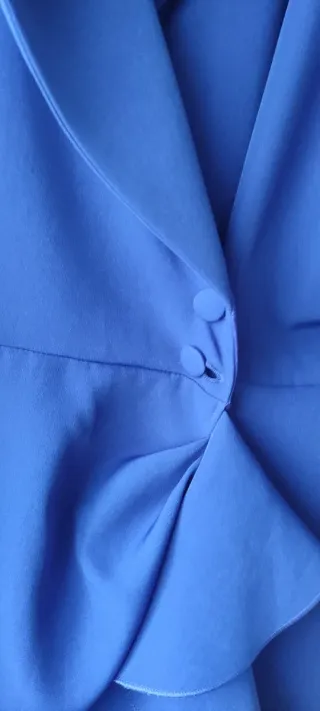 Vestido azul con volantes