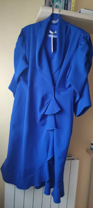 Vestido azul con volantes