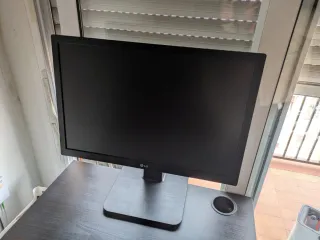 PACK Teletrabajo: Escritorio + Monitor LG 24+Silla