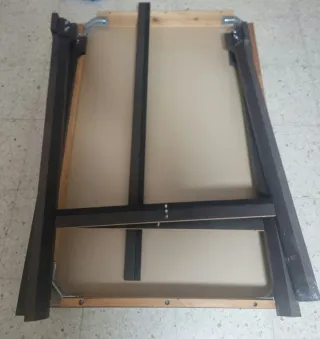 Mesa alta de salón con sillas