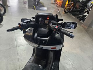 Suzuki Burgman 650 AN650Z Maxi Scooter