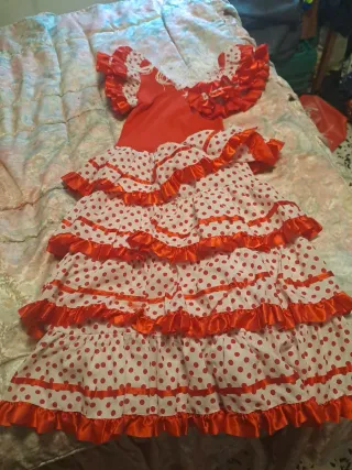 Vestidos de Sevillanas Rojo y Blanco negro  y rojo
