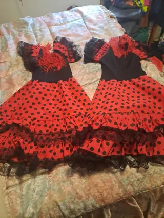 Vestidos de Sevillanas Rojo y Blanco negro  y rojo