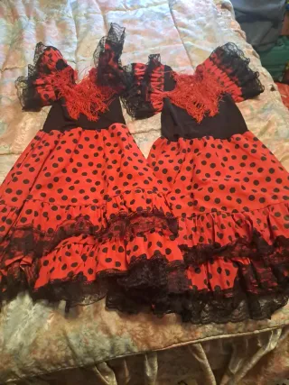 Vestidos de Sevillanas Rojo y Blanco negro  y rojo