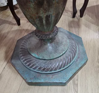 Mesa Comedor Cristal y Resina Tallada