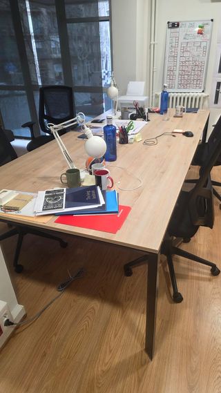 Mesa de oficina para 4 personas