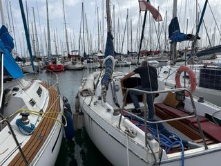 Velero 9m esta en el puerto deportivo Las Palmas