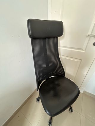 Silla de oficina negra