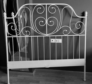 Cabezal de cama de metal blanco