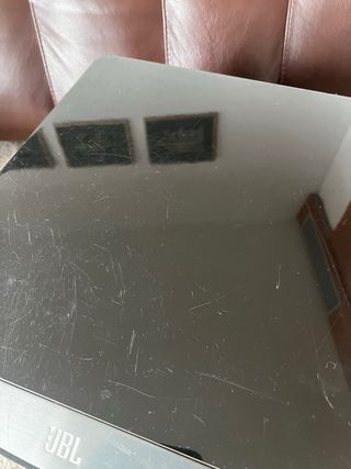 Subwoofer JBL Negro acabado en madera oscura