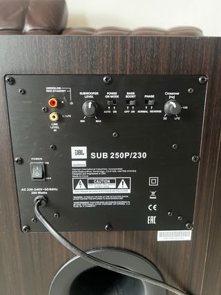 Subwoofer JBL Negro acabado en madera oscura