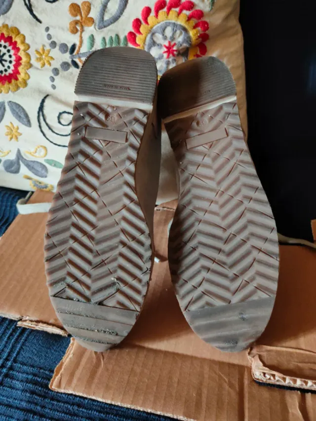 Zapatillas El Corte Inglés Grises y Plateadas