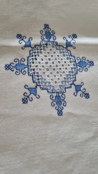 Mantelería Bordada a Mano