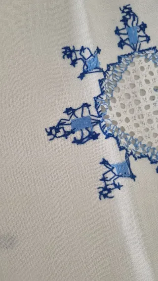 Mantelería Bordada a Mano