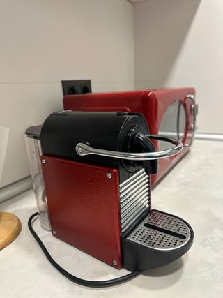 Cafetera Nespresso Pixie Roja