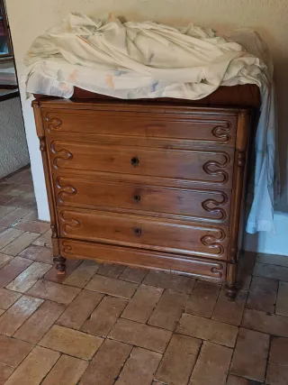 Dormitorio antiguo de la ditada, de castaño