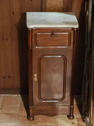 Dormitorio antiguo de la ditada, de castaño