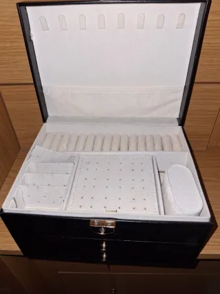 Vendo joyero negro y blanco