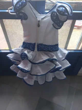 Traje de flamenca blanco y azul