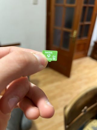 Nintendo Switch 2017 + sd 64 gb yoshi