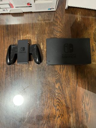 Nintendo Switch 2017 + sd 64 gb yoshi