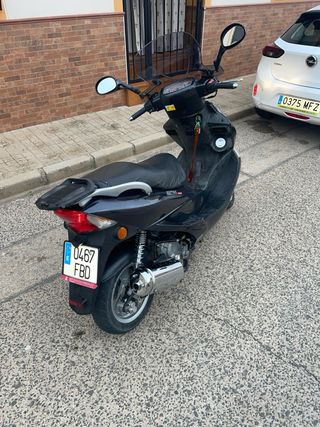 Kymco 125cc Scooter Negra Automática 11.000km