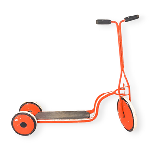 Patinete infantil de hierro rojo vintage