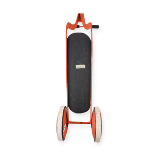 Patinete infantil de hierro rojo vintage